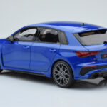 Audi RS3 8Y Sportback Performance Edition Nagaro Blå GT Spirit 1:18 - image 4 of 5