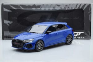 Audi RS3 8Y Sportback Performance Edition Nagaro Blå GT Spirit 1:18 GT884 Resin — bild 5 av 5