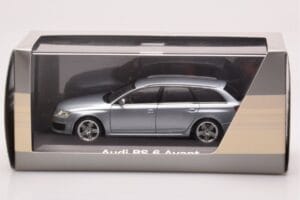 Audi RS6 C6 Monza Silver Minichamps 1:43 5010710213 Metall — bild 4 av 4