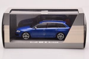 Audi RS6 C6 Sepang Blå Minichamps 1:43 5010710223 Metall — bild 4 av 4