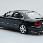Audi S8 D2 Grön Otto 1:18 - image 5 of 6
