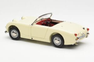 Austin-Healey Sprite Mk I Open Old English Vit Kyosho 1:18 08953EW Metall — bild 7 av 8