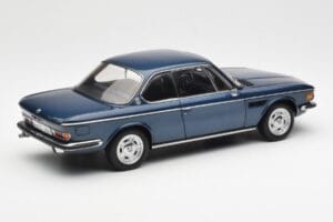 BMW 3.0 CSi E9 Blå Metallic AUTOart 1:18 70672 Metall — bild 3 av 8