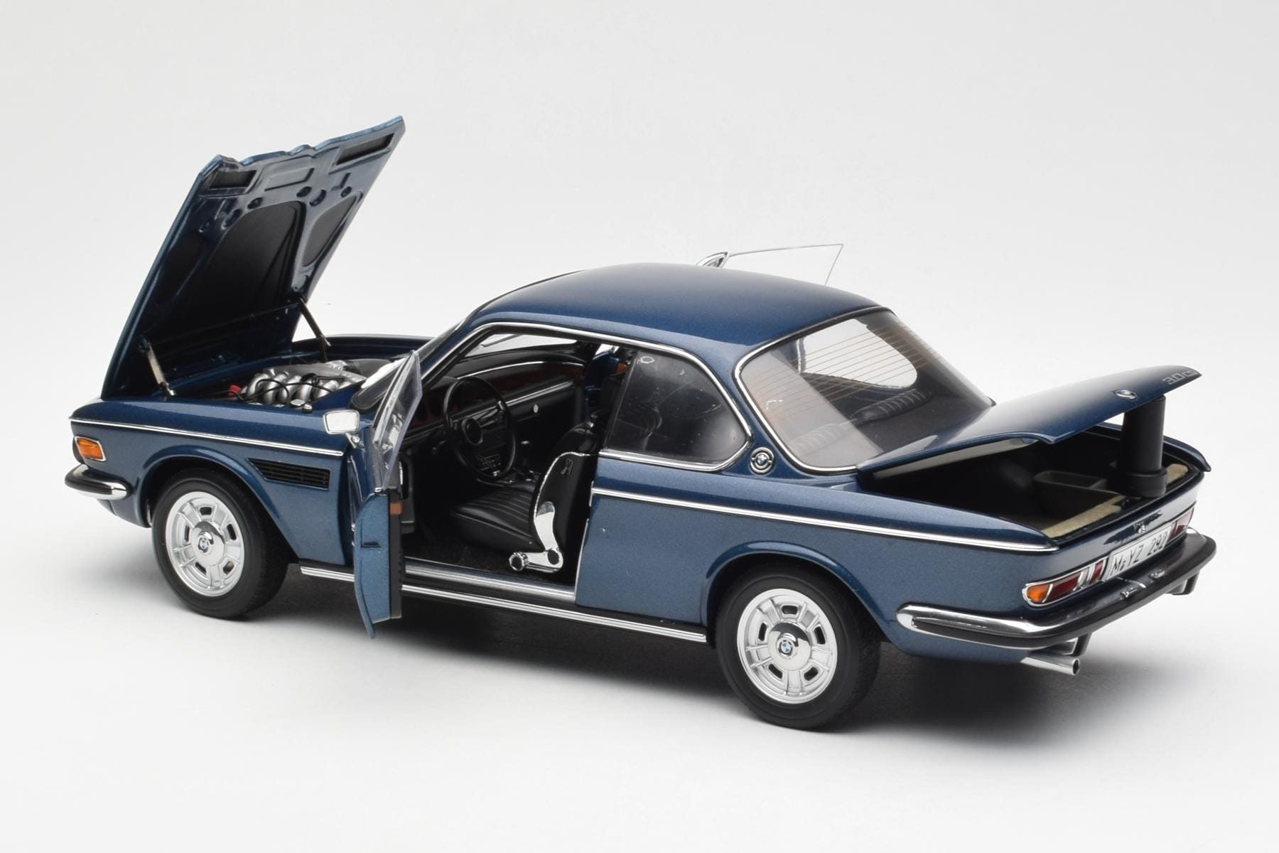BMW 3.0 CSi E9 Blå Metallic AUTOart 1:18 70672 Metall — bild 5 av 8