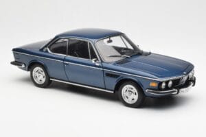 BMW 3.0 CSi E9 Blå Metallic AUTOart 1:18 70672 Metall — bild 6 av 8
