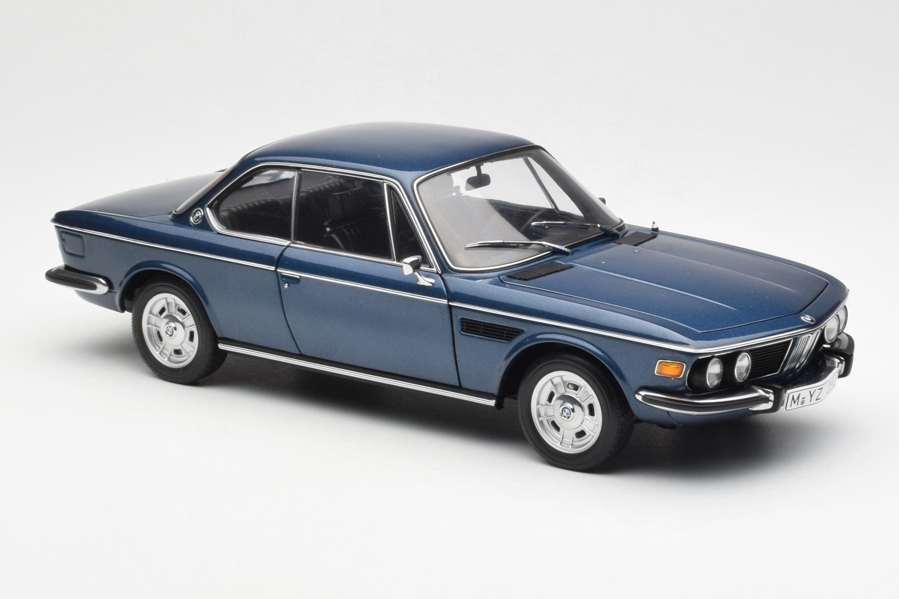 BMW 3.0 CSi E9 Blå Metallic AUTOart 1:18 70672 Metall — bild 6 av 8