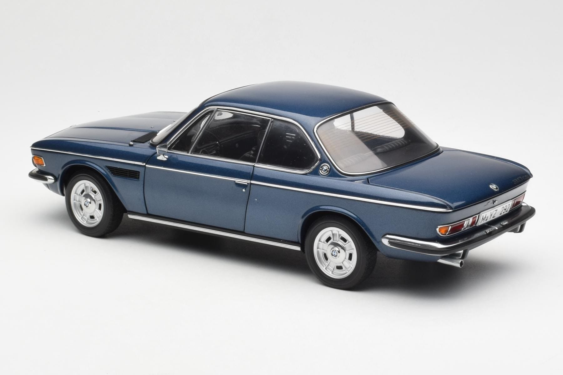 BMW 3.0 CSi E9 Blå Metallic AUTOart 1:18 70672 Metall — bild 7 av 8