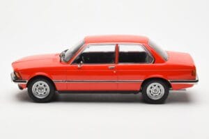 BMW 318 E21 Röd KK-Scale 1:18 KKDC180041 Metall — bild 3 av 6