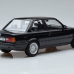 BMW 325i E30 Svart Norev 1:18 - image 2 of 6