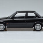 BMW 325i E30 Svart Norev 1:18 - image 3 of 6
