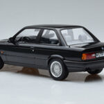 BMW 325i E30 Svart Norev 1:18 - image 5 of 6