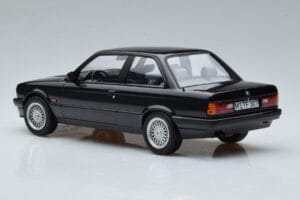 BMW 325i E30 Svart Norev 1:18 183203 Metall — bild 5 av 6