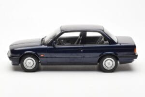 BMW 325i E30 Blå Metallic Norev 1:18 183201 Metall — bild 3 av 6