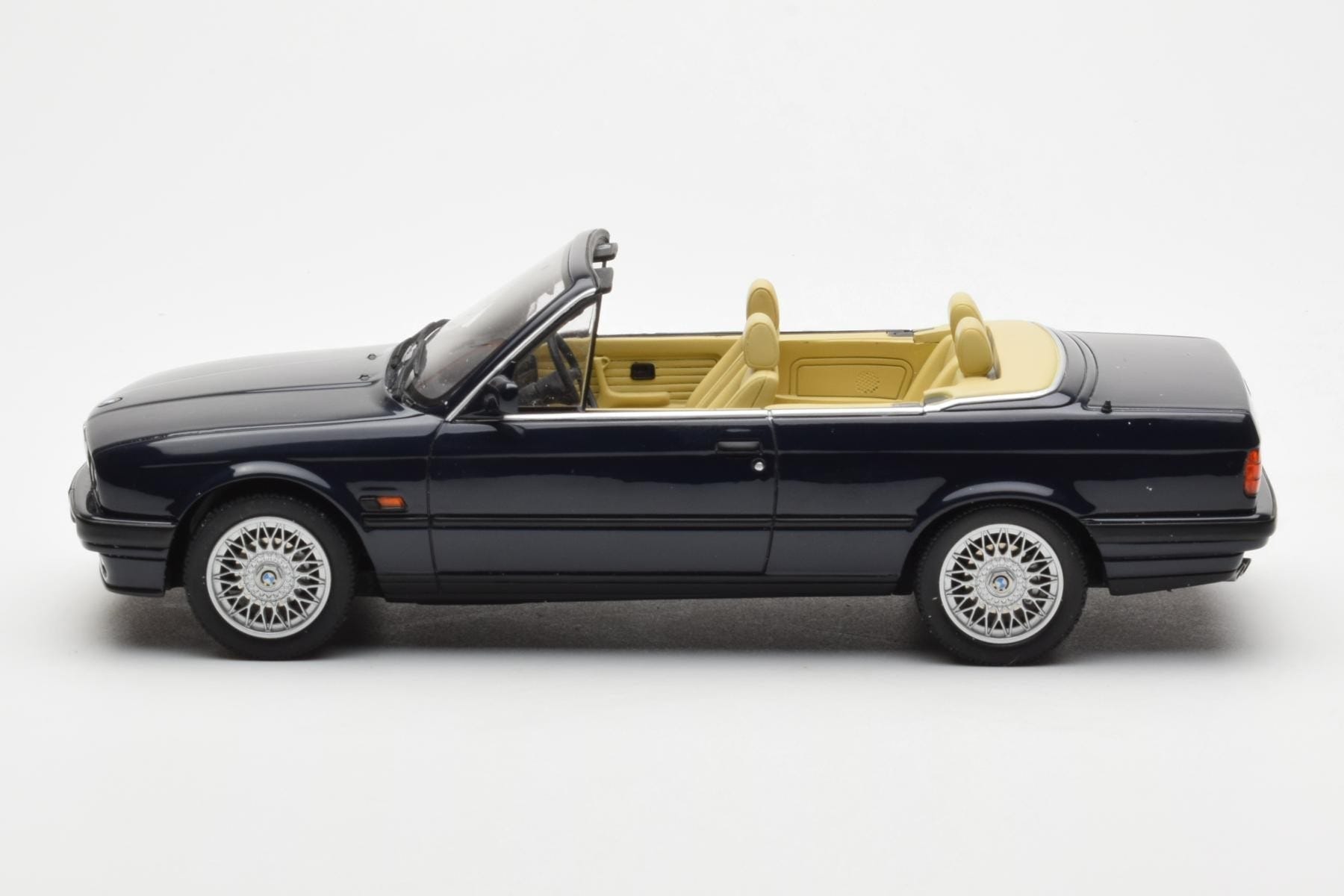 BMW 325i E30 Cabriolet Blå Otto 1:18 OT114 Resin — bild 3 av 6