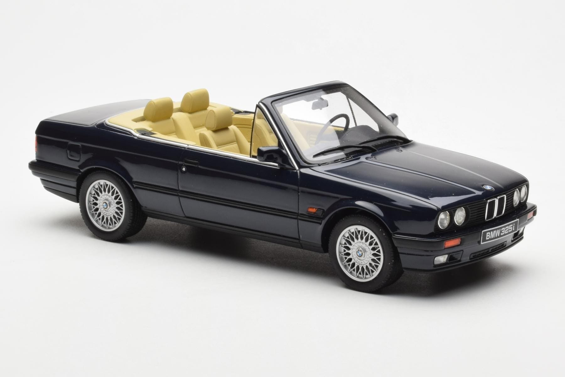 BMW 325i E30 Cabriolet Blå Otto 1:18 OT114 Resin — bild 4 av 6