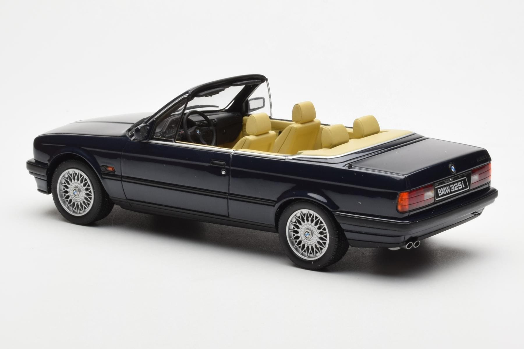 BMW 325i E30 Cabriolet Blå Otto 1:18 OT114 Resin — bild 5 av 6