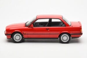 BMW 325i E30 Röd Norev 1:18 183202 Metall — bild 3 av 6