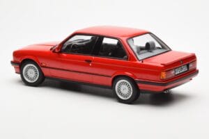 BMW 325i E30 Röd Norev 1:18 183202 Metall — bild 5 av 6