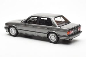 BMW 325i E30 Sedan Dolphin Grå Otto 1:18 OT819 Resin — bild 5 av 6
