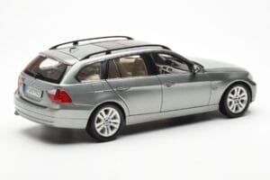 BMW 330i E91 Touring Grå Metallic Kyosho 1:18 80430394359 Metall — bild 3 av 8