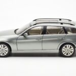 BMW 330i E91 Touring Grå Metallic Kyosho 1:18 - image 4 of 8