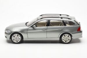 BMW 330i E91 Touring Grå Metallic Kyosho 1:18 80430394359 Metall — bild 4 av 8