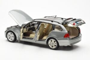 BMW 330i E91 Touring Grå Metallic Kyosho 1:18 80430394359 Metall — bild 5 av 8