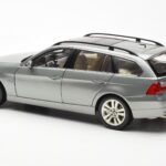BMW 330i E91 Touring Grå Metallic Kyosho 1:18 - image 7 of 8