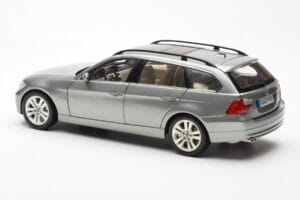 BMW 330i E91 Touring Grå Metallic Kyosho 1:18 80430394359 Metall — bild 7 av 8