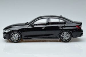 BMW 330i G20 Svart Metallic Norev 1:18 183277 Metall — bild 4 av 7