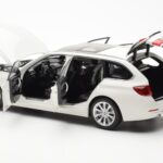 BMW 335i F31 Touring Alpine Vit Paragon 1:18 - image 5 of 8