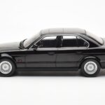 BMW 540i E34 Svart Metallic MCG 1:18 - image 3 of 6