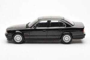 BMW 540i E34 Svart Metallic MCG 1:18 MCG18157 Metall — bild 3 av 6