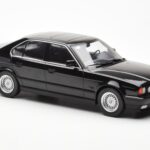 BMW 540i E34 Svart Metallic MCG 1:18 - image 4 of 6