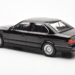 BMW 540i E34 Svart Metallic MCG 1:18 - image 5 of 6