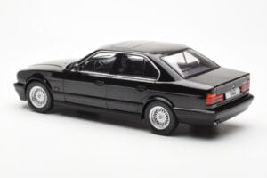 BMW 540i E34 Svart Metallic MCG 1:18 MCG18157 Metall — bild 5 av 6