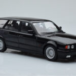 BMW 540i E34 Touring Svart Metallic MCG 1:18 - image 4 of 6