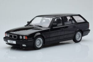 BMW 540i E34 Touring Svart Metallic MCG 1:18 MCG18329