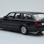 BMW 540i E34 Touring Svart Metallic MCG 1:18 - image 5 of 6