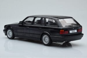 BMW 540i E34 Touring Svart Metallic MCG 1:18 MCG18329 Metall — bild 5 av 6