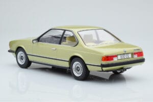 BMW 628 CSi E24 Ljusgrön MCG 1:18 MCG18163 Metall — bild 4 av 5