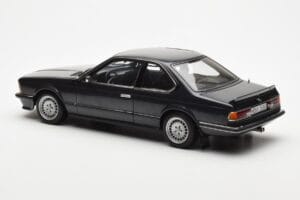 BMW 635 CSi E24 Diamant Svart Metallic AUTOart 1:18 70521 Metall — bild 7 av 8