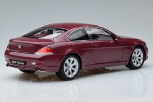 BMW 645Ci E63 Mörkröd Kyosho 1:18 08701CR Metall — bild 3 av 7