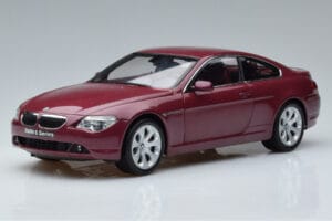 BMW 645Ci E63 Mörkröd Kyosho 1:18 08701CR Metall
