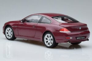 BMW 645Ci E63 Mörkröd Kyosho 1:18 08701CR Metall — bild 6 av 7