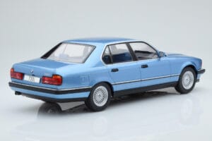 BMW 7 Series E32 730i Blå MCG 1:18 MCG18160 Metall — bild 2 av 5