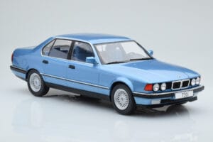 BMW 7 Series E32 730i Blå MCG 1:18 MCG18160 Metall — bild 3 av 5