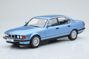 BMW 7 Series E32 730i Blå MCG 1:18 MCG18160 Metall