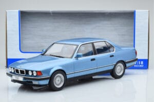 BMW 7 Series E32 730i Blå MCG 1:18 MCG18160 Metall — bild 5 av 5