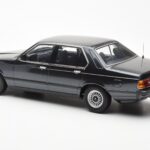BMW 733i E23 Svart Metallic KK-Scale 1:18 - image 5 of 6